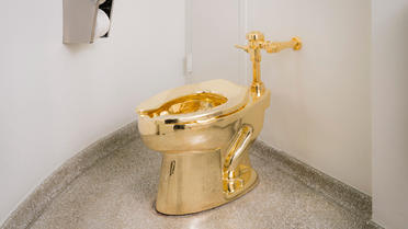 installation-maurizio-cattelan-america-ph003_副本.jpg