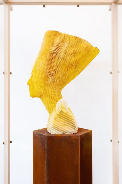 Profile-view-of-Nefertiti-Bust-created-by-artist-Tomáš-Libertíny-creates-on-Thursd_副本.jpg