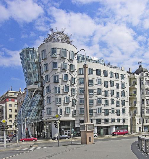 2由Vlado Milunić及法兰克·盖瑞设计建于布拉格的舞蹈大楼(1).jpg